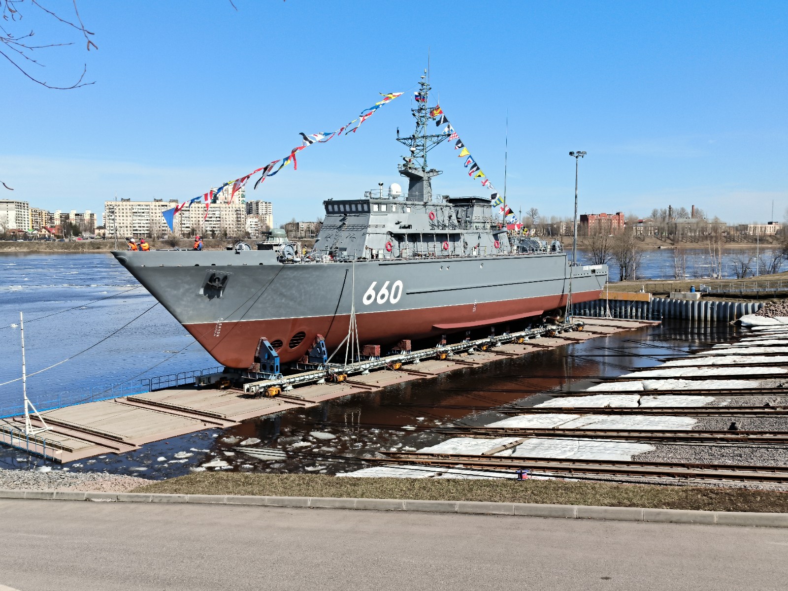 На СНСЗ спустили на воду восьмой стеклопластиковый минный тральщик