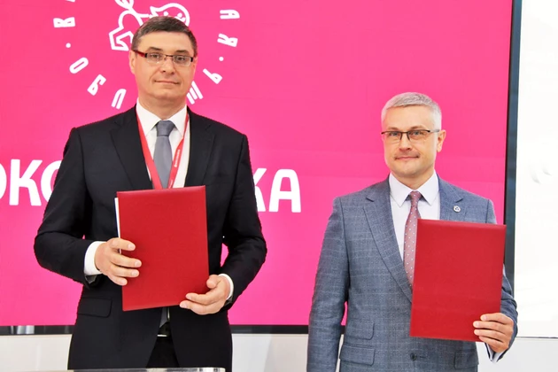 На Петербургском экономическом форуме Александр Авдеев подписал соглашение с промышленным кластером по производству композитов