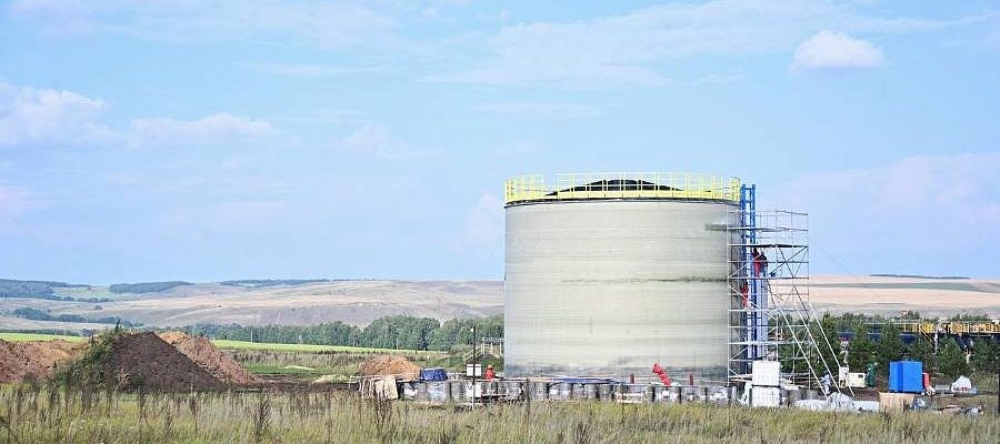 Параметры композитного резервуара: объем 2000 м3, высота 12 м, вес около 80 т.