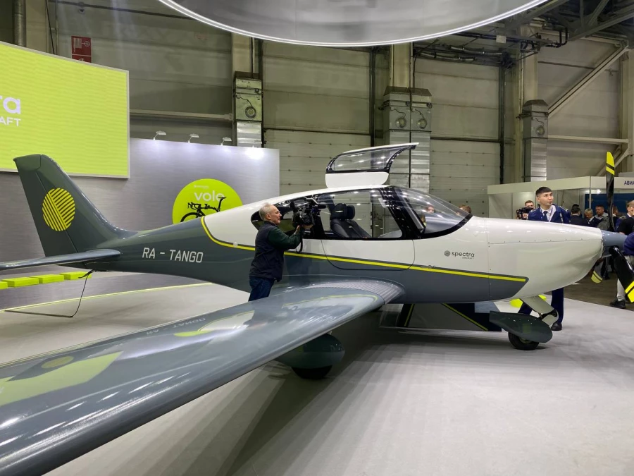Tango на выставке «Иннопром-2025». Фото: телеграм-канал «Пристегните ремни»
