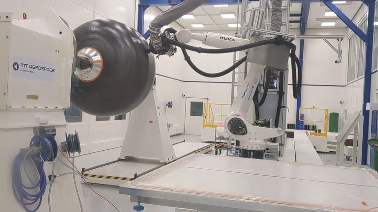 Первый композитный бак для космического топлива