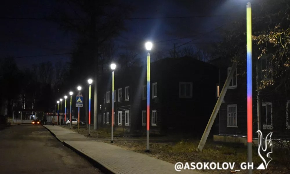 Новые фонари в цветах триколора зажгли на улицах Гусь-Хрустального