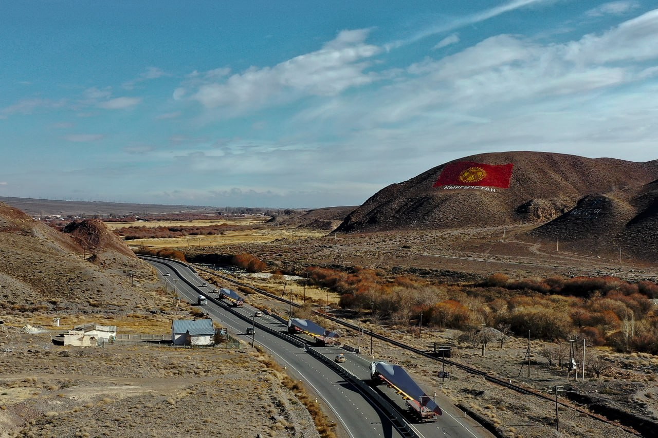 «Росатом» поставил первые лопасти для ветропарка в Кыргызстане