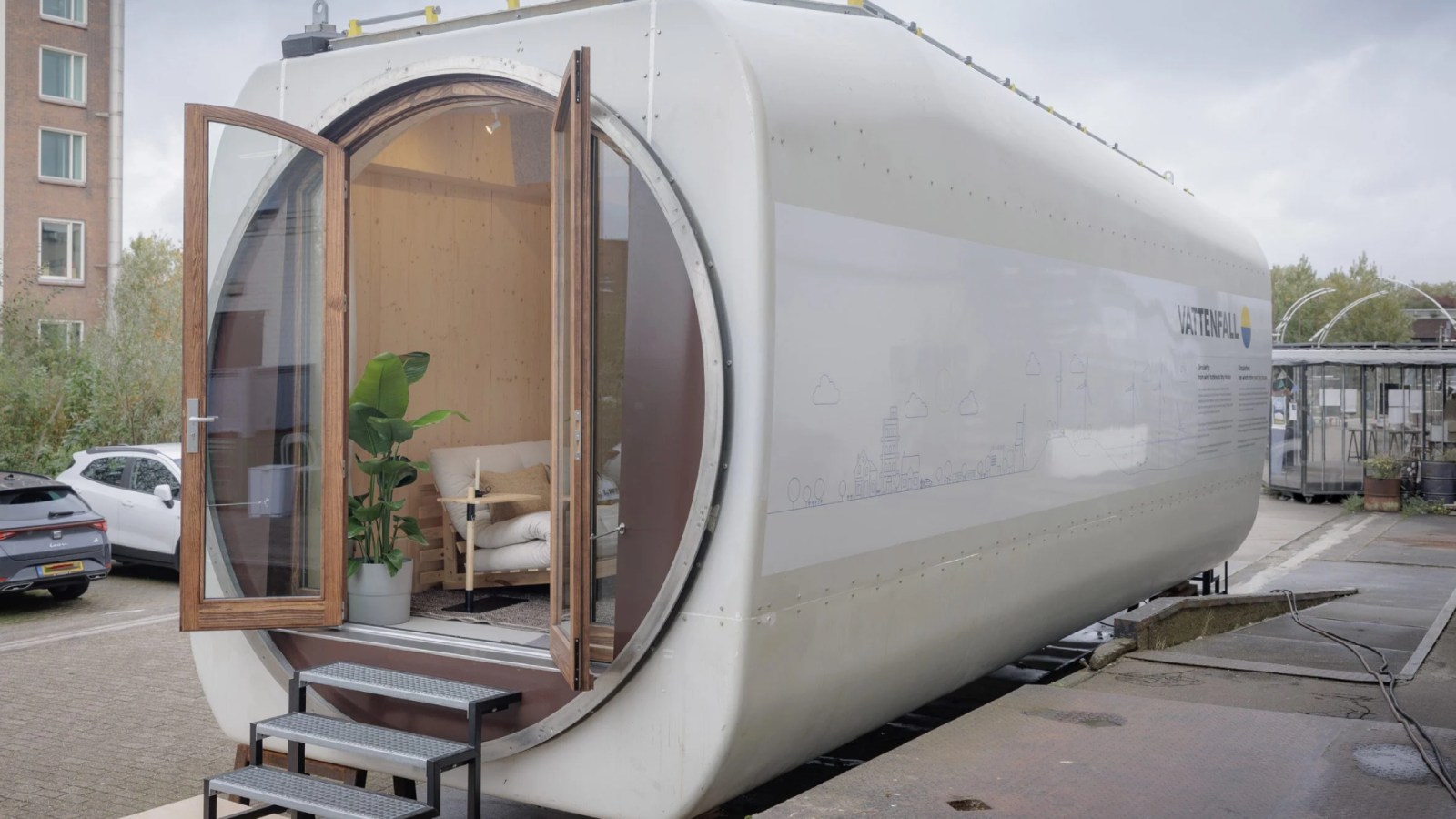 В Нидерландах научились превращать старые ветряки в жилье